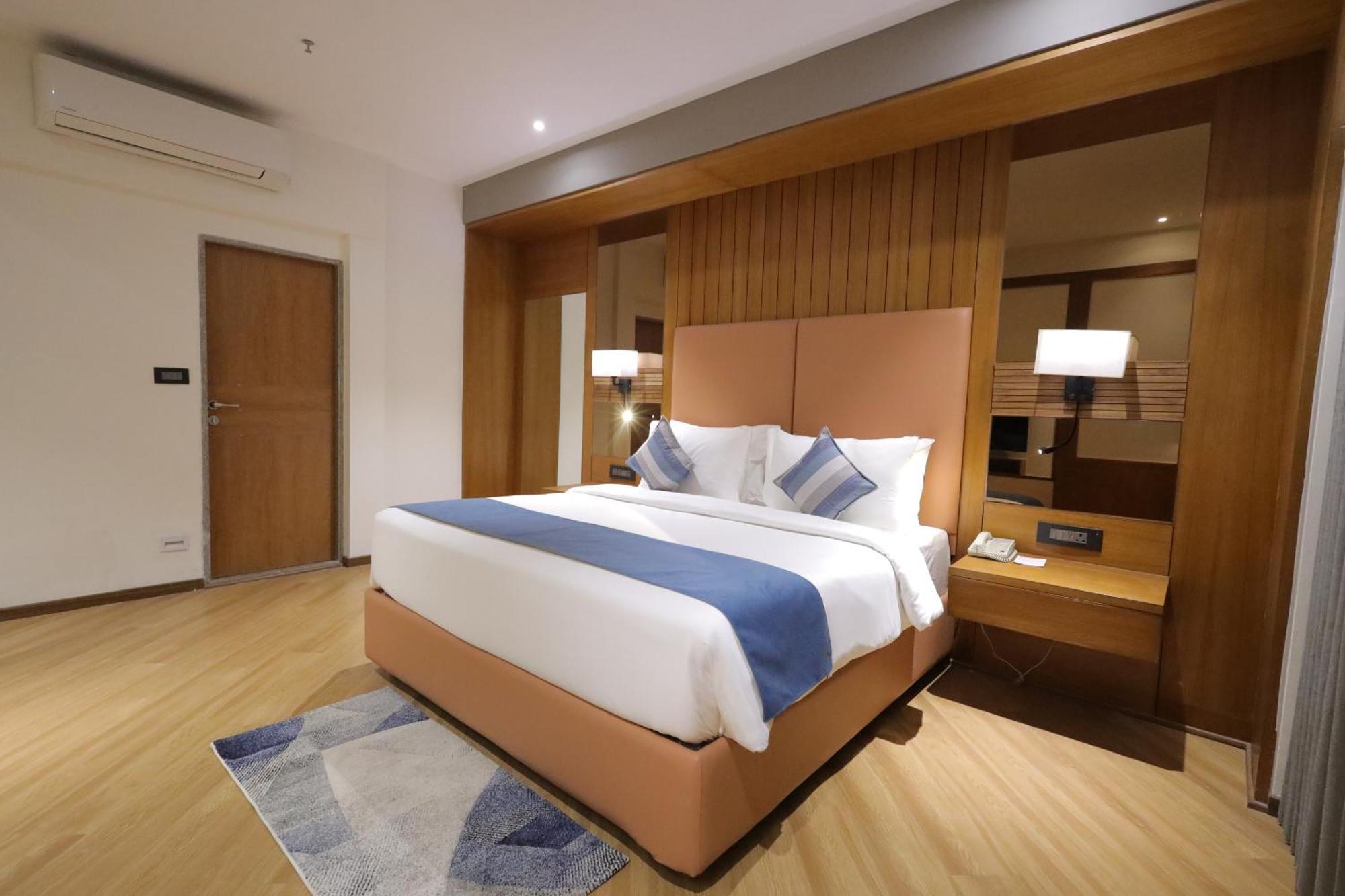 Ramada Encore By Wyndham Viramgam Exterior foto